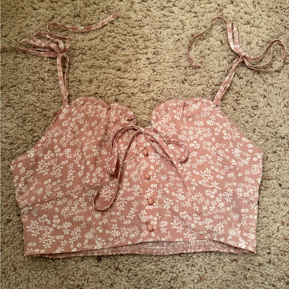 baby pink crop top w/white flowers
